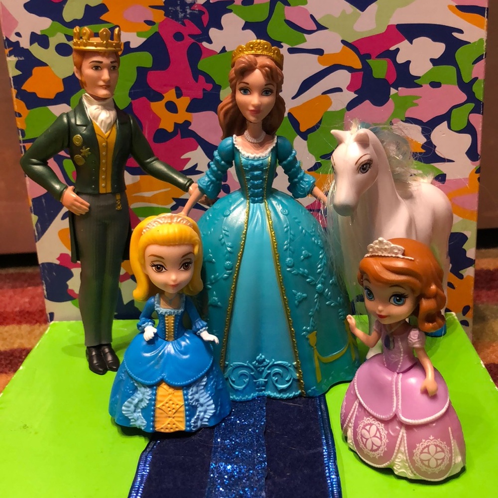 Sophia the First/Royal family